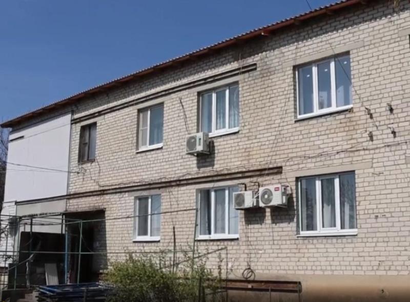 В Старобешево при поддержке Бурятии продолжается капитальный ремонт многоквартирного дома.