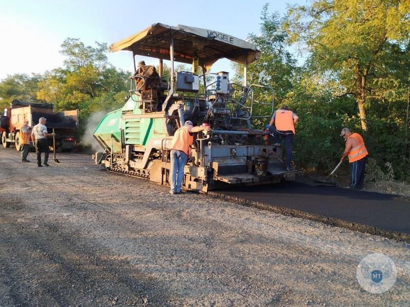 Республиканский &quot;Автодор&quot; продолжает ремонт автодорог Старобешевского района.