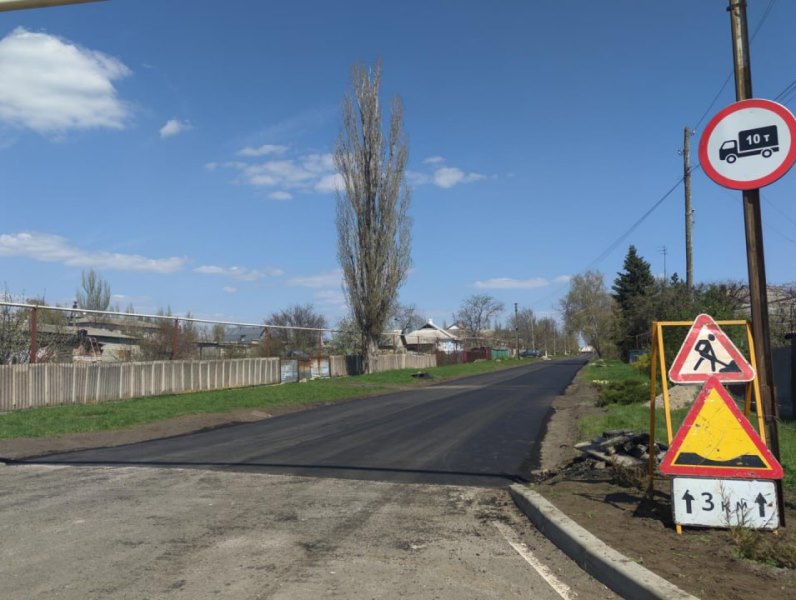 В Старобешево при поддержке Бурятии ремонтируют три дорожных участка.