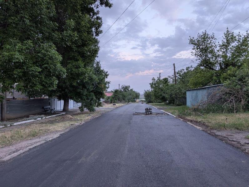 В Старобешево при поддержке Бурятии продолжается ремонт дорожного участка по улице Школьной.