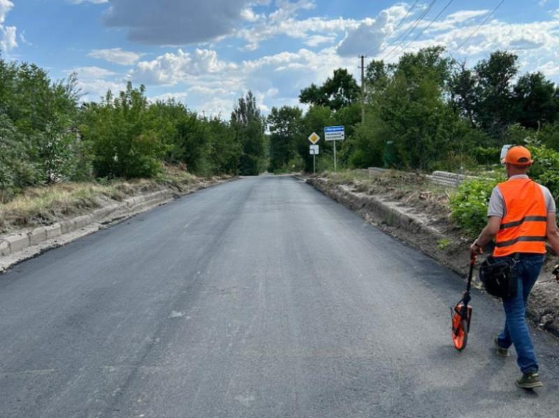 Специалисты из Бурятии ведут приемку отремонтированных дорог в Старобешевском округе.