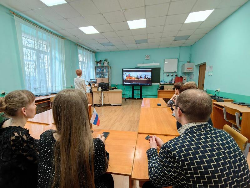 Школьники Старобешево и Забайкалья совместно исполнят песню .