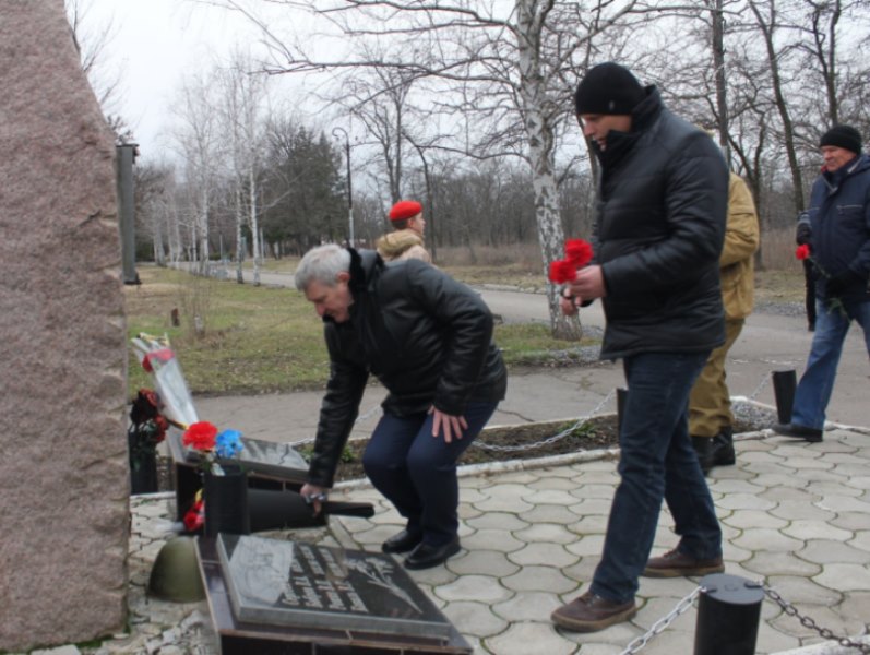 В Комсомольском состоялся торжественный митинг, посвященный годовщине вывода советских войск из Афганистана.