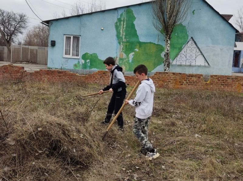 Акция по уборке территории спортивной школы «Цвети, моя земля».