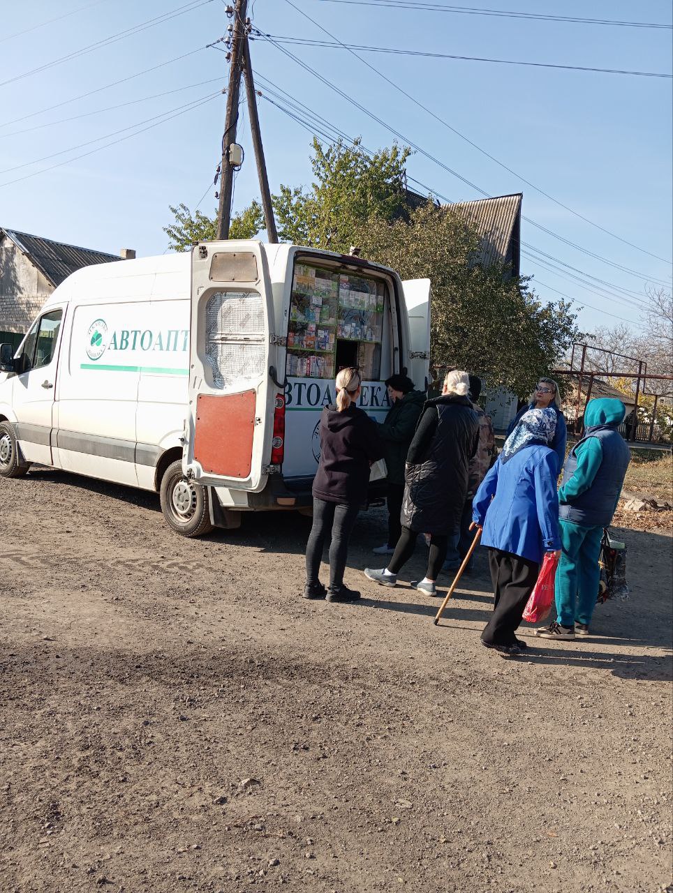 Передвижной аптечный пункт побывал в селе Коммунаровка.