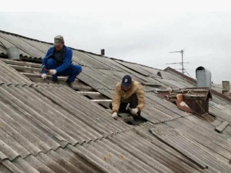 При поддержке Бурятии в Старобешевском округе продолжается ремонт кровель.