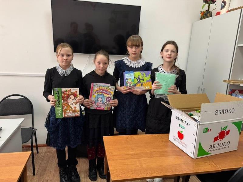 Ветераны-общественники передадут подарки от детей Бурятии ученикам Старобешевской школы.
