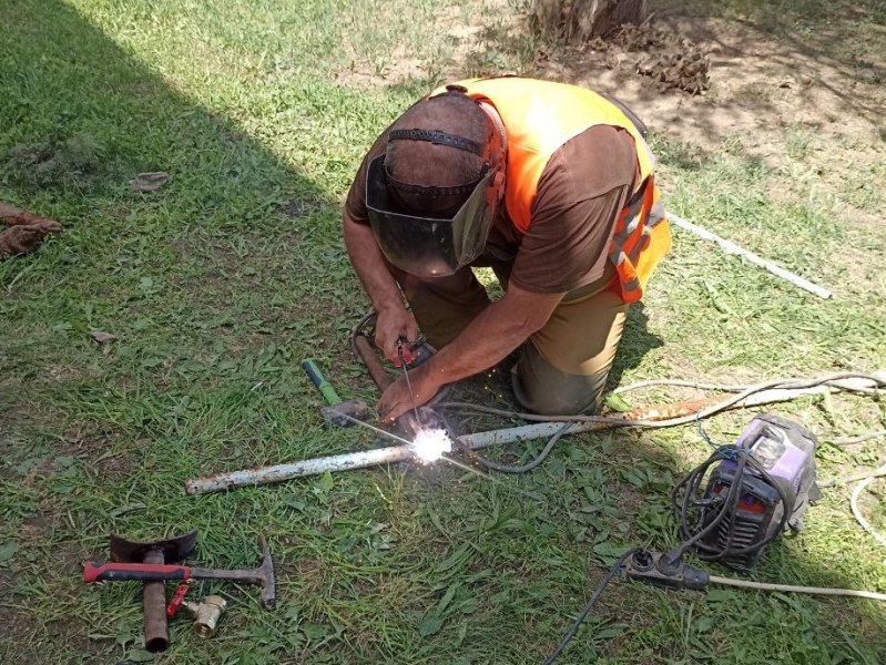 👷‍♂️Аварийная бригада Республики Бурятия произвела ремонт на десяти участках в Старобешевском округе.