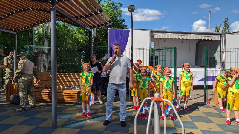 В Старобешево прошел праздник «Ура! Зажигайте, детвора!».