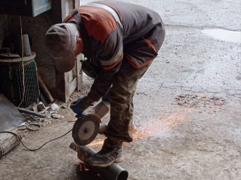 👷‍♂️Аварийная бригада Республики Бурятия продолжает устранять неполадки на сетях водоснабжения в Старобешево.