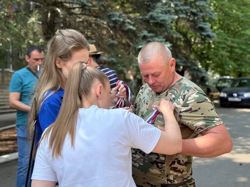 В Старобешево прошла акция &quot;Родиной горжусь&quot;.