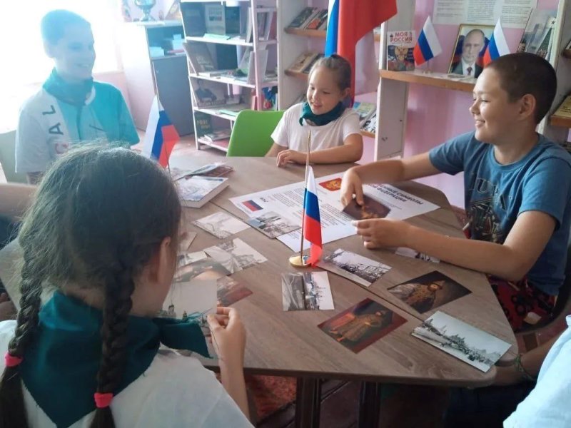 В селе Петровское прошел квест-игра «Россия-Родина моя», посвященная Дню России.