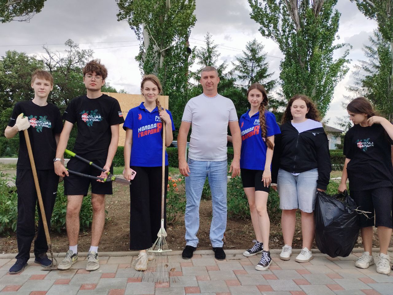 В поселке Старобешево прошла акция &quot;Чистый четверг&quot;.