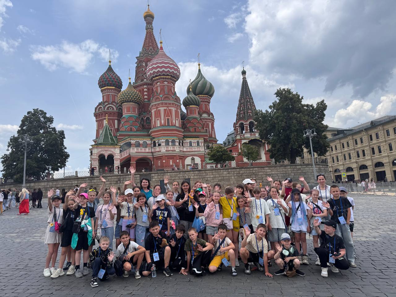 Увлекательная поездка юных самодеятельных художников в Москву прошла для ребят из Старобешевского округа.
