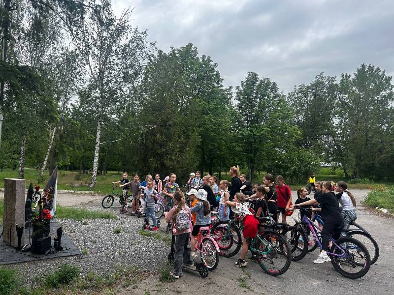 🚴‍♂️ В Комсомольское прошел велопробег «Крути педали» ко Дню рождения велосипедного спорта.