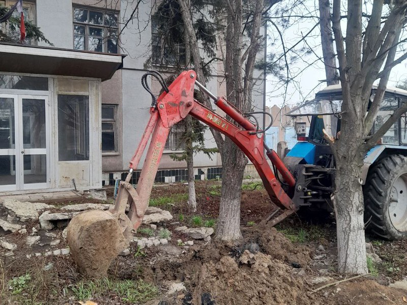 🧰Аварийная бригада Республики Бурятия продолжает устранять аварии водоснабжения в Старобешево.