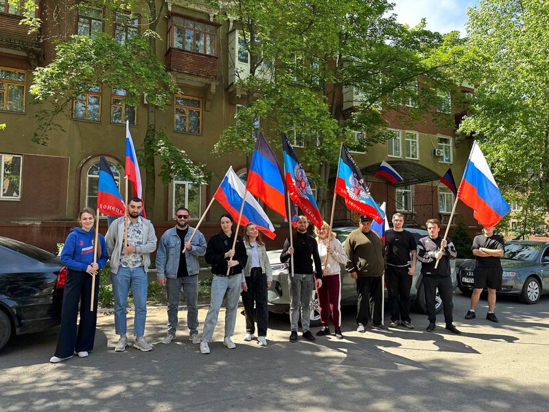 В Старобешевском округе прошел автопробег ко Дню Республики.