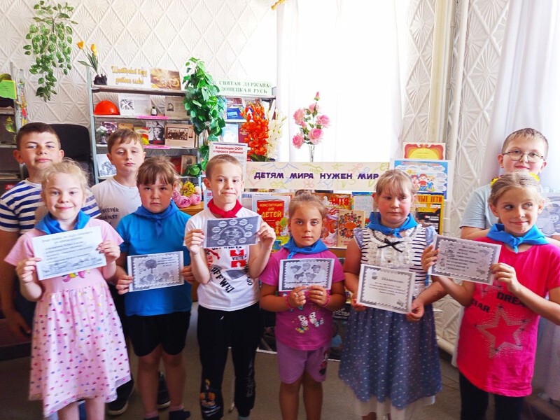 В Старобешево прошел литературно – игровая программа «Мы объявляем каникулы».
