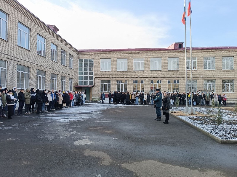 В школе Старобешево прошла учебная тренировка по эвакуации.