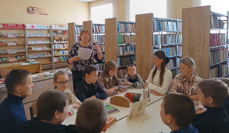 В Кумачово прошел вернисаж военной книги «Память о войне нам книга оставляет».