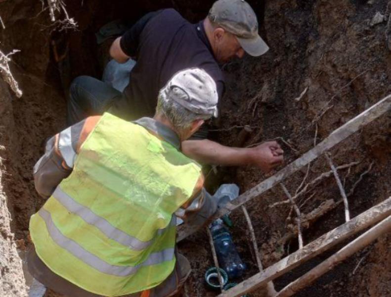 👷‍♂️Аварийная бригада Республики Бурятия продолжает устранять аварии водоснабжения в Старобешево.