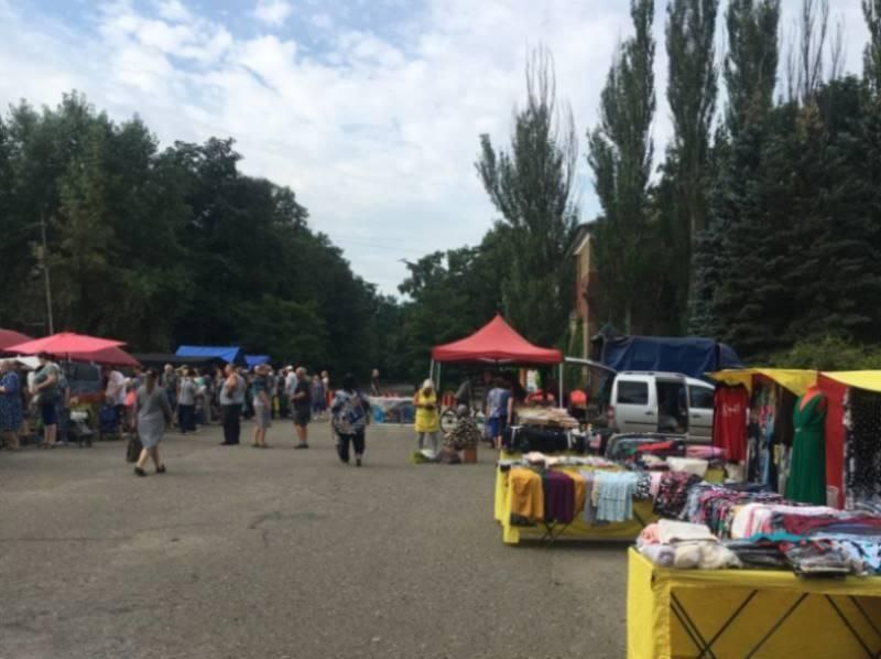 В населенных пунктах Старобешевского района продолжается проведение ярмарок и выездных торговлей.