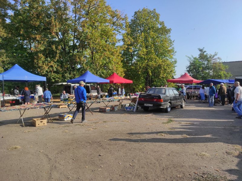 Универсальная ярмарка в поселке Старобешево.