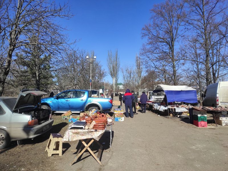 В поселке Старобешево прошла ярмарка.