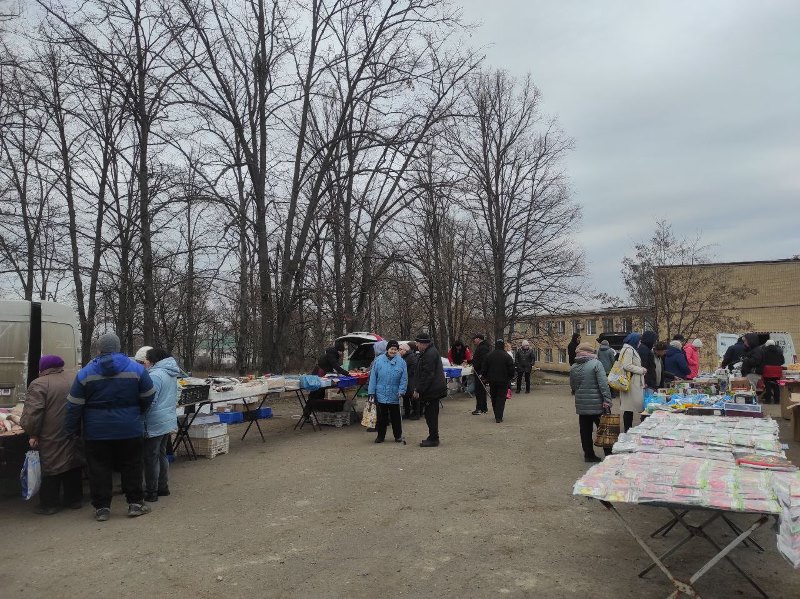 В поселке Старобешево прошла универсальная ярмарка.