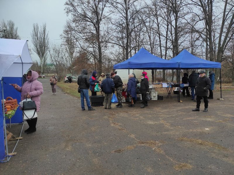 Универсальная ярмарка в поселке Старобешево.