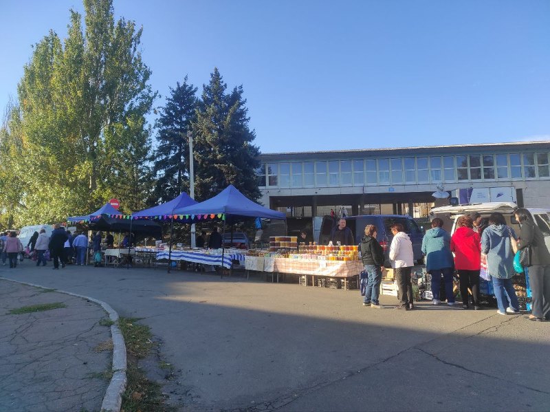 В Старобешево прошла выездная ярмарка.