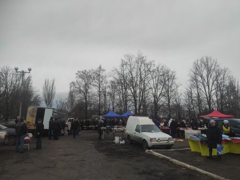 В поселке Старобешево прошла универсальная ярмарка.