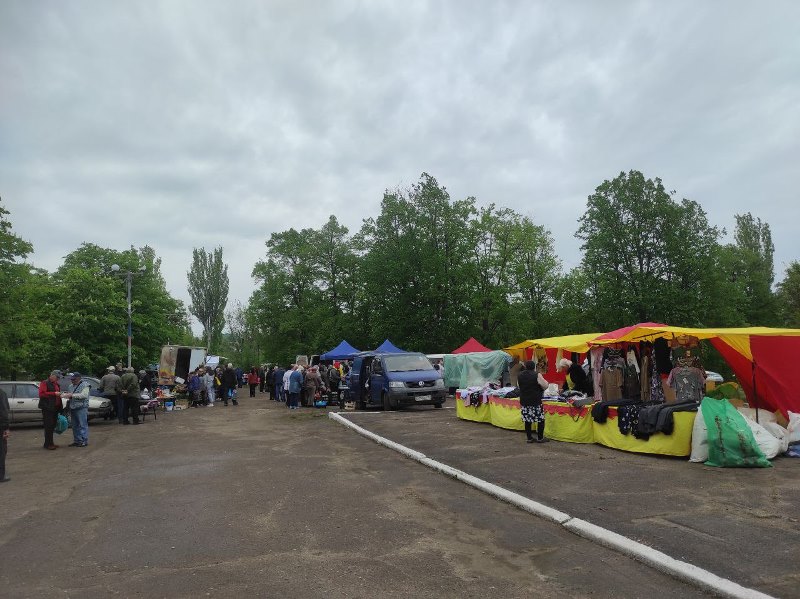 В пгт Старобешево прошла универсальная ярмарка .