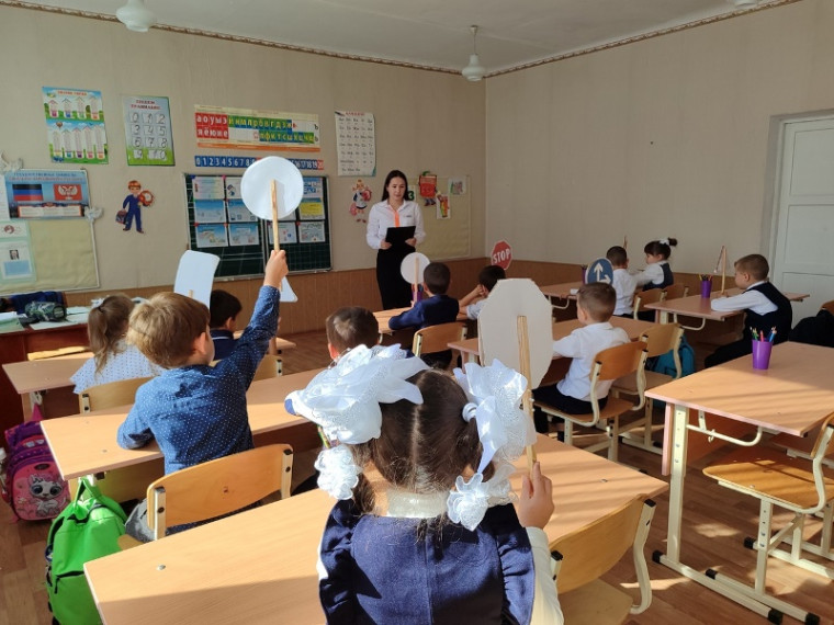 В МБОУ «Раздольненская школа» прошло мероприятие «Правила дорожные знать каждому положено!». В МБОУ «Раздольненская школа» прошло мероприятие «Правила дорожные знать каждому положено!».