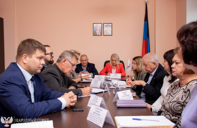 Защитникам Донбасса – социальную защиту: депутаты продолжают работу над мерами социальной поддержки для военнослужащих и членов их семей. Защитникам Донбасса – социальную защиту: депутаты продолжают работу над мерами социальной поддержки для военнослужащих и членов их семей.