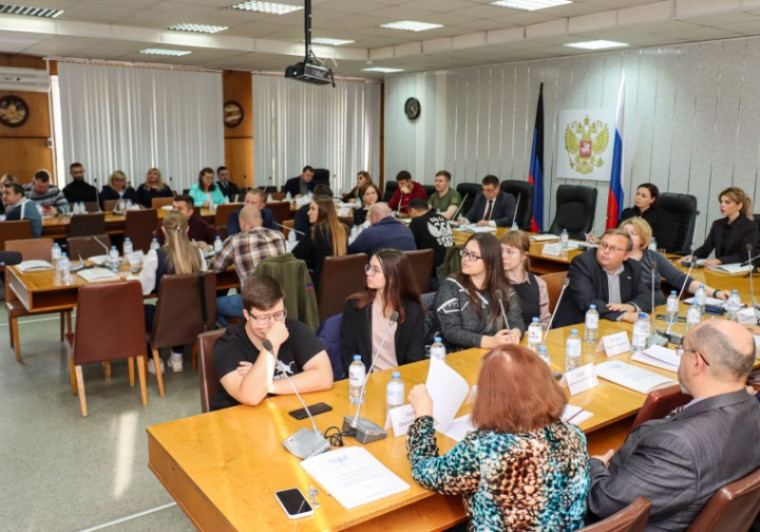 Молодые парламентарии из Беларуси и регионов России посетили Донецкую Народную Республику. Молодые парламентарии из Беларуси и регионов России посетили Донецкую Народную Республику.