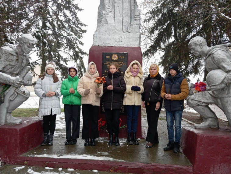 Возложение цветов, приуроченное Дню неизвестного солдата. Возложение цветов, приуроченное Дню неизвестного солдата.