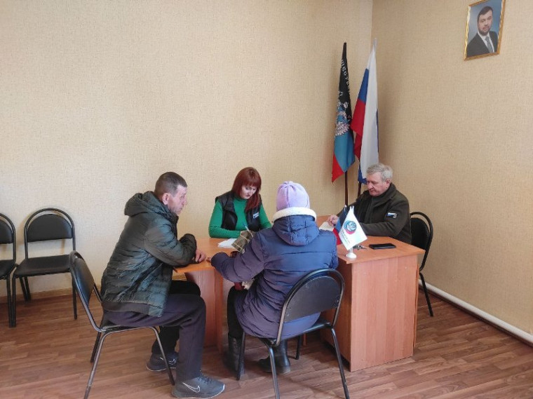 Глава администрации Старобешевского района провёл личный приём граждан. Глава администрации Старобешевского района провёл личный приём граждан.
