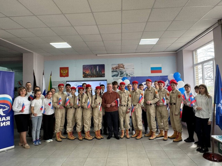 В Старобешевской школе состоялся кинопоказ . В Старобешевской школе состоялся кинопоказ .