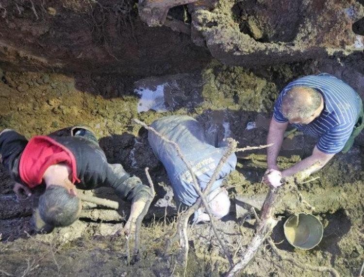 ⚒️Аварийная бригада Забайкалья устранила порыв на сетях центрального водоснабжения Комсомольского. ⚒️Аварийная бригада Забайкалья устранила порыв на сетях центрального водоснабжения Комсомольского.