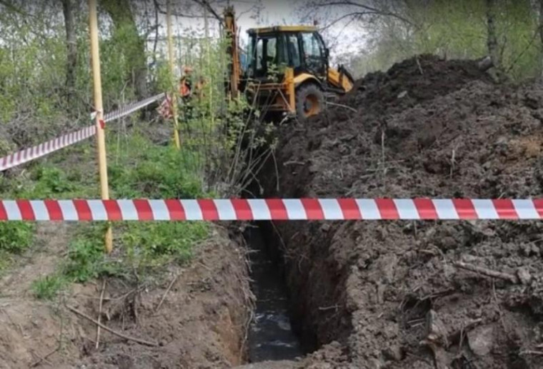 В Комсомольском заменили аварийный участок канализационной сети благодаря Бурятии. В Комсомольском заменили аварийный участок канализационной сети благодаря Бурятии.