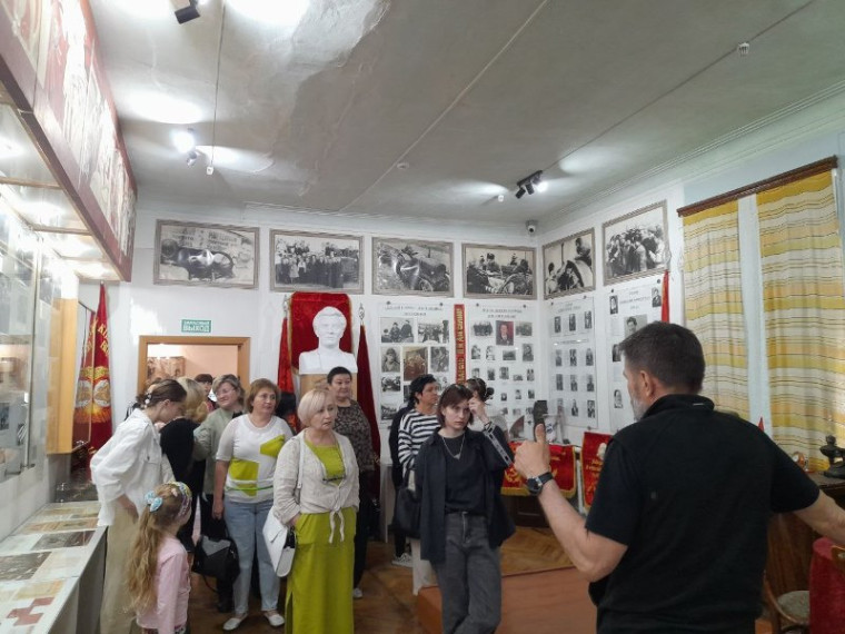 Педагоги Старобешевской школы №1 посетили музей. Педагоги Старобешевской школы №1 посетили музей.