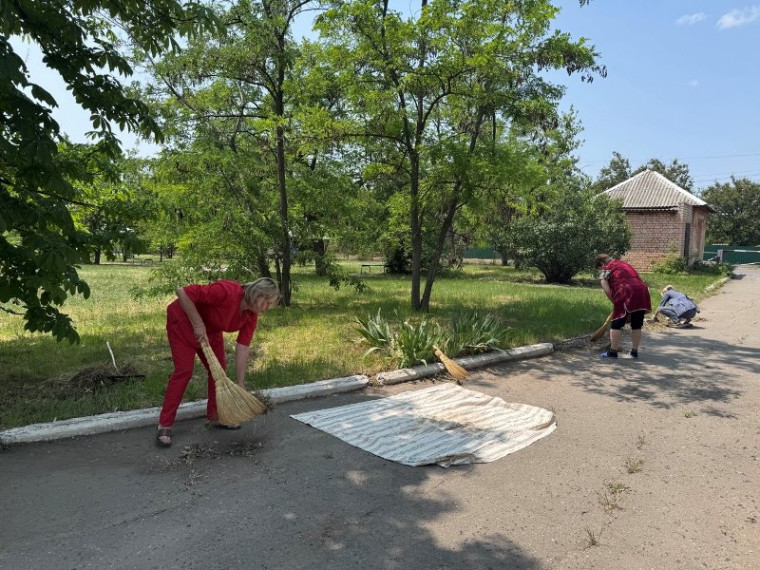 ✔️В Комсомольском продолжаются работы по благоустройству. ✔️В Комсомольском продолжаются работы по благоустройству.