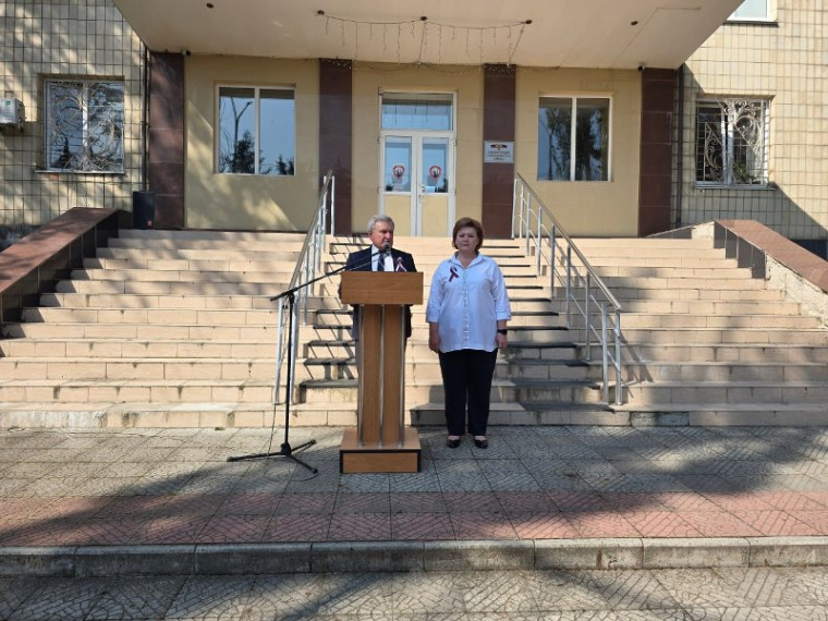 В Старобешево прошло Торжественное поднятие Государственного флага Российской Федерации, посвященное Дню России. В Старобешево прошло Торжественное поднятие Государственного флага Российской Федерации, посвященное Дню России.