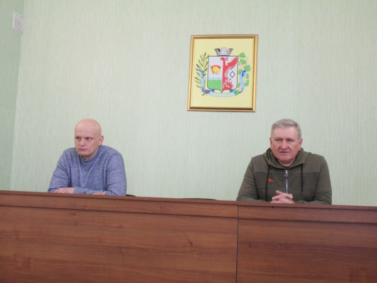 Встреча с руководителями коммунальных предприятий, частными предпринимателями, руководителями учреждений образования, здравоохранения, культуры, социальной сферы, представителями общественности. Встреча с руководителями коммунальных предприятий, частными предпринимателями, руководителями учреждений образования, здравоохранения, культуры, социальной сферы, представителями общественности.