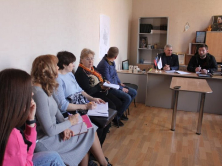 Рабочая встреча с руководителями коммунального предприятия, руководителями учреждений образования, культуры и представителями Старобешевской ТЭС и общественности. Рабочая встреча с руководителями коммунального предприятия, руководителями учреждений образования, культуры и представителями Старобешевской ТЭС и общественности.