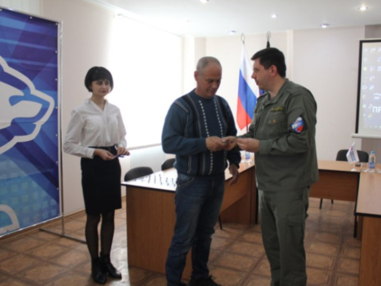 В Старобешевском районе состоялось торжественное вручение членских билетов новым членам Всероссийской политической партии «ЕДИНАЯ РОССИЯ». В Старобешевском районе состоялось торжественное вручение членских билетов новым членам Всероссийской политической партии «ЕДИНАЯ РОССИЯ».