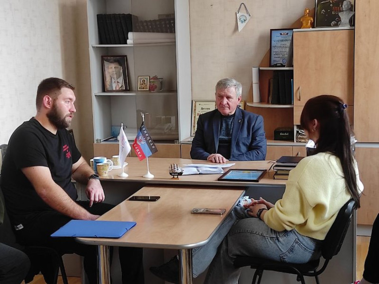 Встреча с молодежью Старобешевского штаба «Молодая Республика» - «Молодая Гвардия Единой России». Встреча с молодежью Старобешевского штаба «Молодая Республика» - «Молодая Гвардия Единой России».