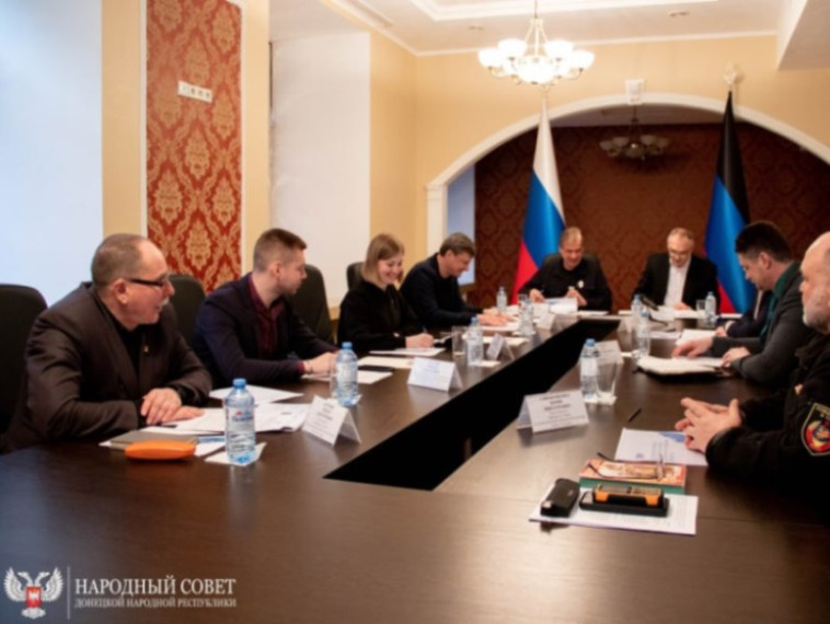 Председатели региональных парламентов ДНР и Кузбасса обсудили вопросы патриотического воспитания молодежи. Председатели региональных парламентов ДНР и Кузбасса обсудили вопросы патриотического воспитания молодежи.