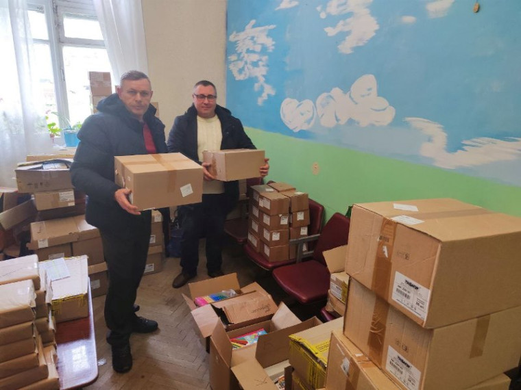 В рамках подписанного Соглашения о сотрудничестве между администрацией Старобешевского района и Правительством Республики Бурятия получены подарки для будущих первоклассников Старобешевского района. В рамках подписанного Соглашения о сотрудничестве между администрацией Старобешевского района и Правительством Республики Бурятия получены подарки для будущих первоклассников Старобешевского района.